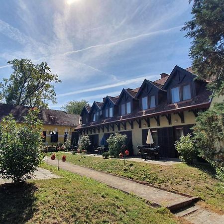 Harmónia Apartmanház Balatonlelle Exterior foto