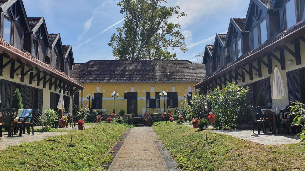 Harmónia Apartmanház Balatonlelle Exterior foto