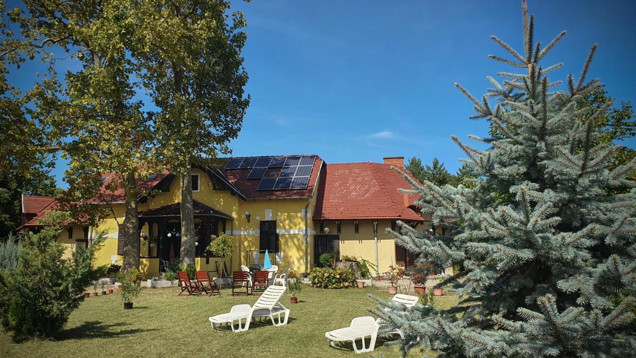 Harmónia Apartmanház Balatonlelle Exterior foto