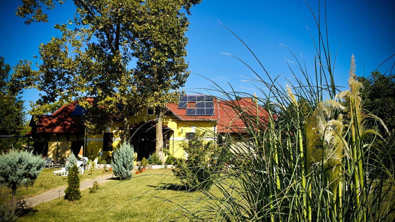 Harmónia Apartmanház Balatonlelle Exterior foto