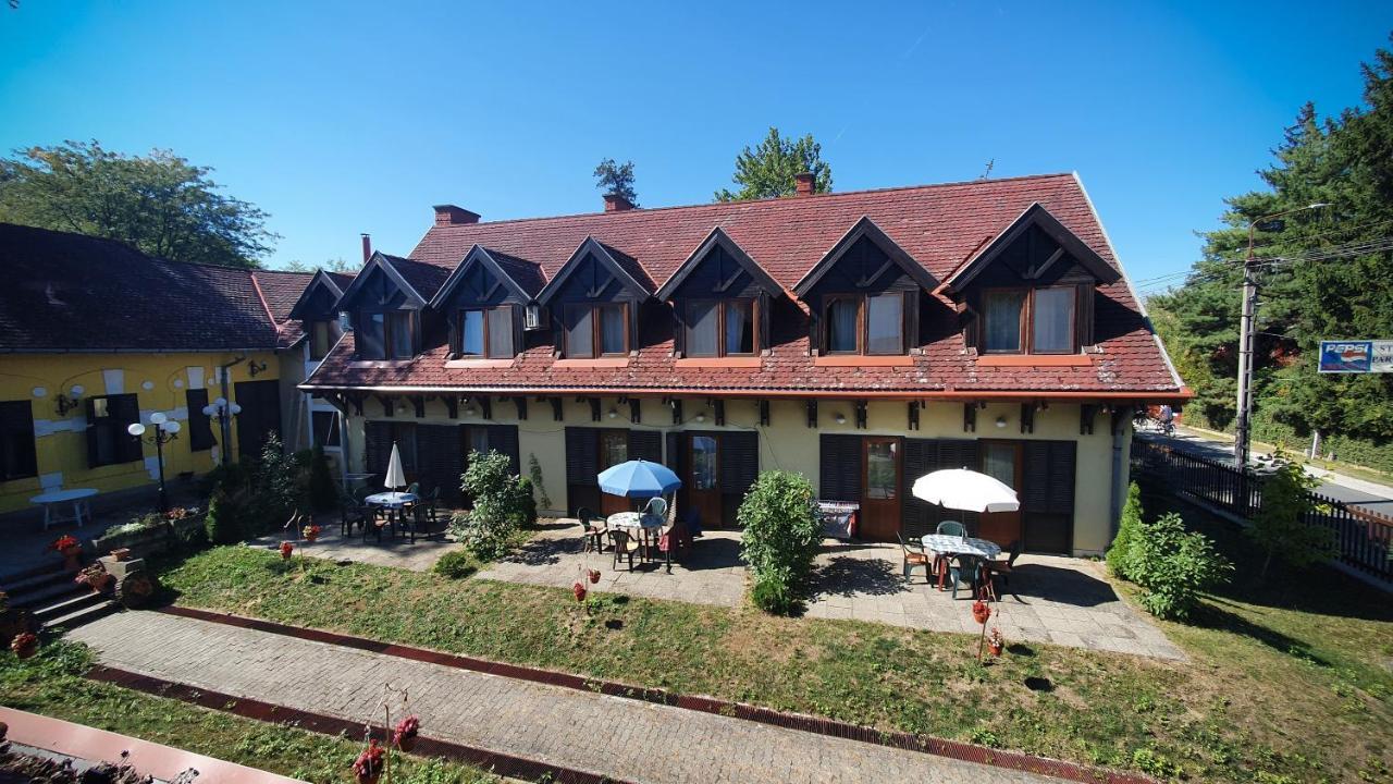 Harmónia Apartmanház Balatonlelle Exterior foto