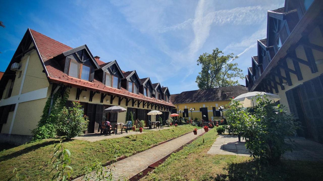Harmónia Apartmanház Balatonlelle Exterior foto