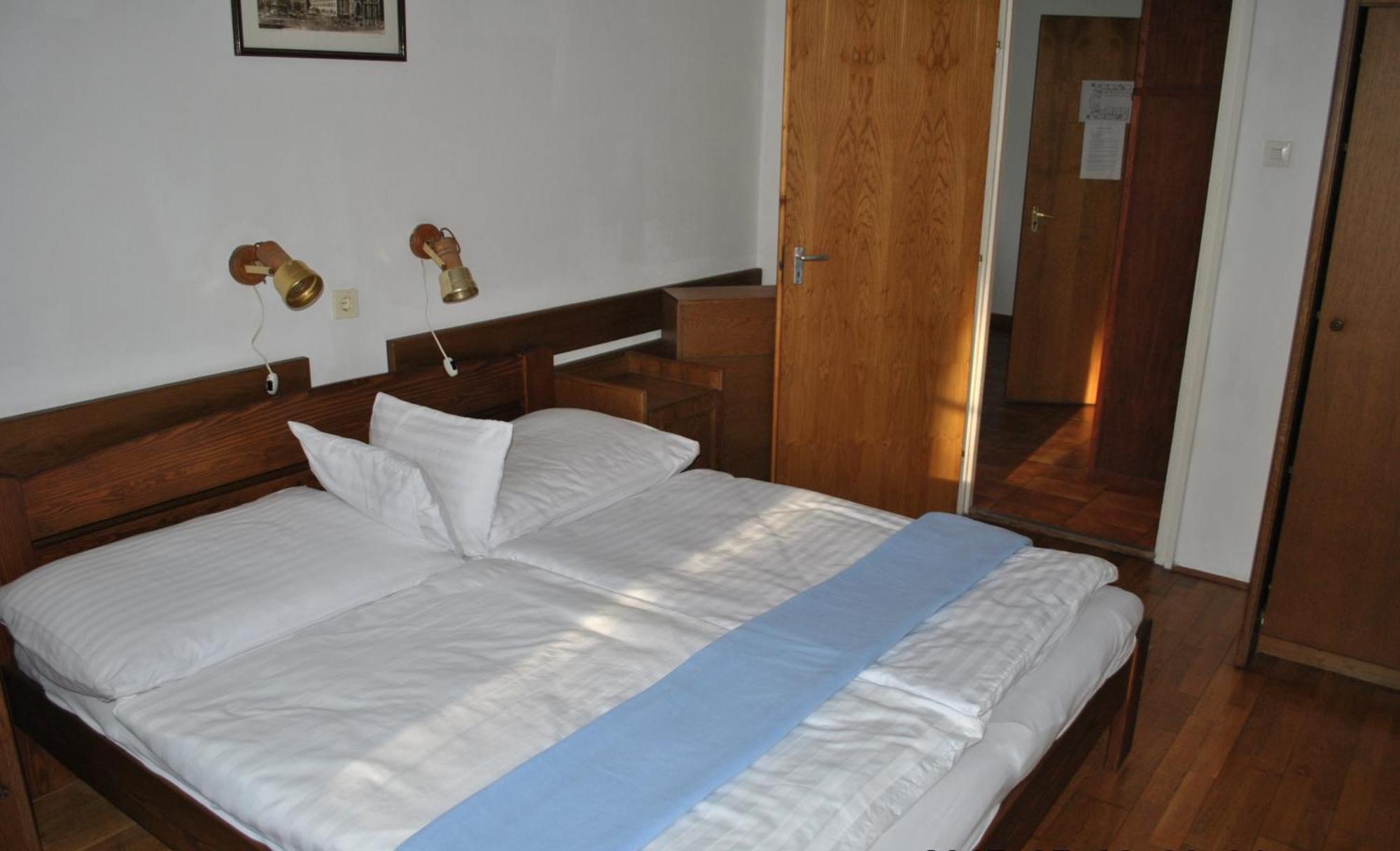 Harmónia Apartmanház Balatonlelle Habitación foto