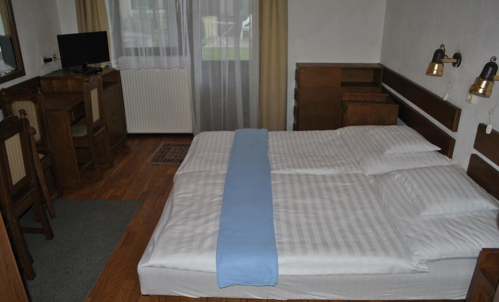Harmónia Apartmanház Balatonlelle Habitación foto